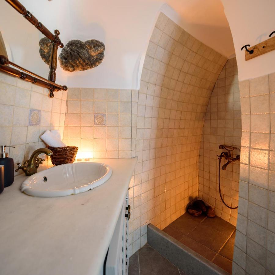 Cave House Martrona Villa Foinikia  ภายนอก รูปภาพ